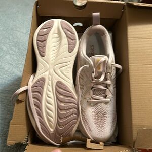 ASICS Gel-Cumulus 25. Brand new. In Box. Never worn